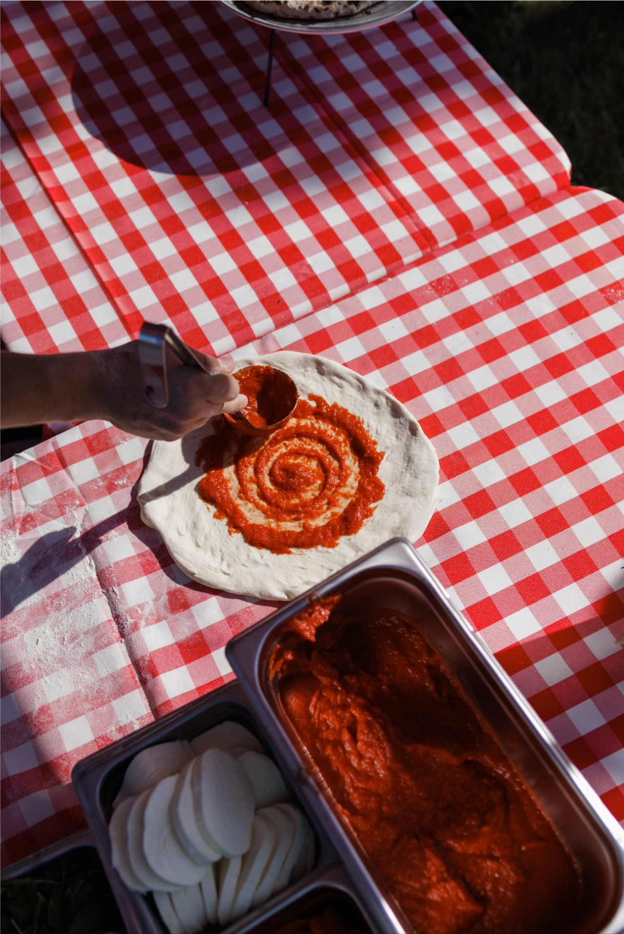 Saucing Pizza